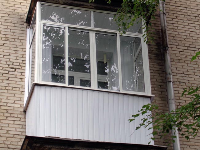 Остекление балкона в сталинке - сталинском доме Томилино